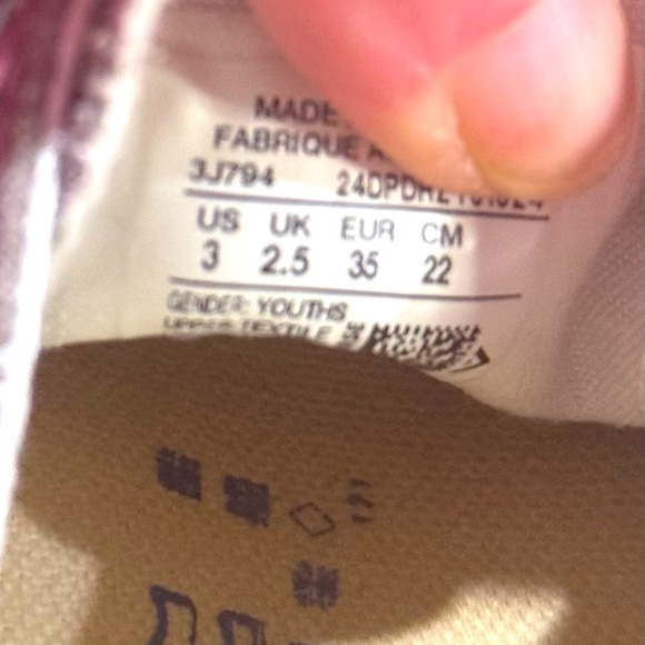 Converse Shoes​ - Picture 8 of 8